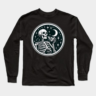 Skeleton enjoying a Slice of Pizza Long Sleeve T-Shirt